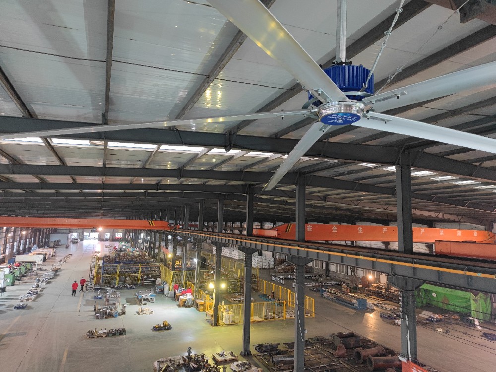 黄骅港某工业园区订购的三柱式铝合金升降机